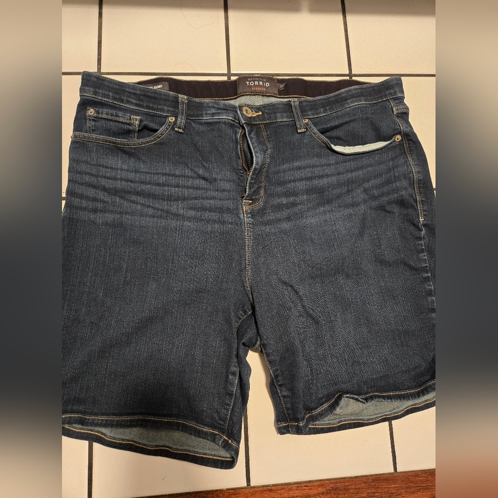 Torrid denim Sky Rise Skinny Shorts Size 22